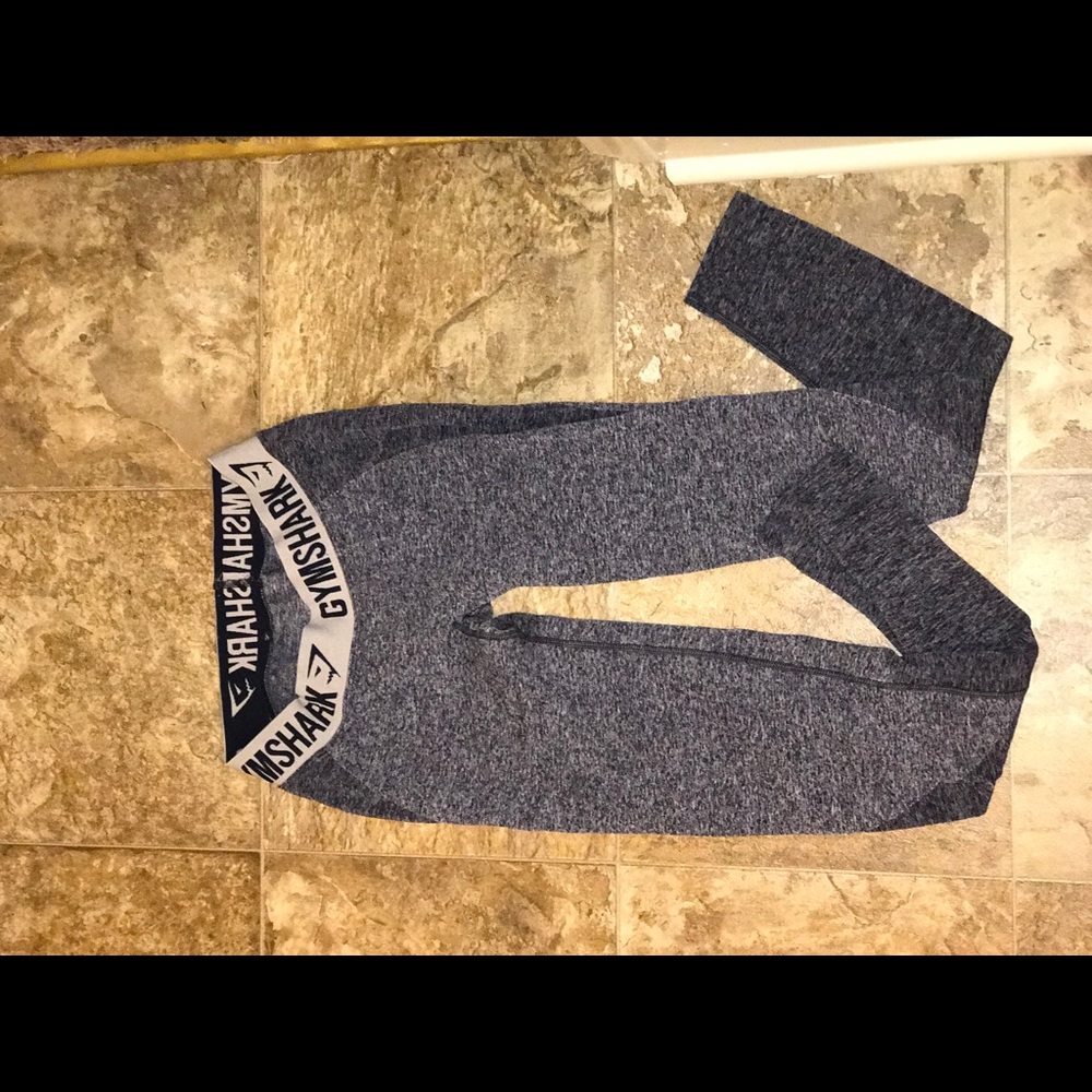 Gym shark leggings